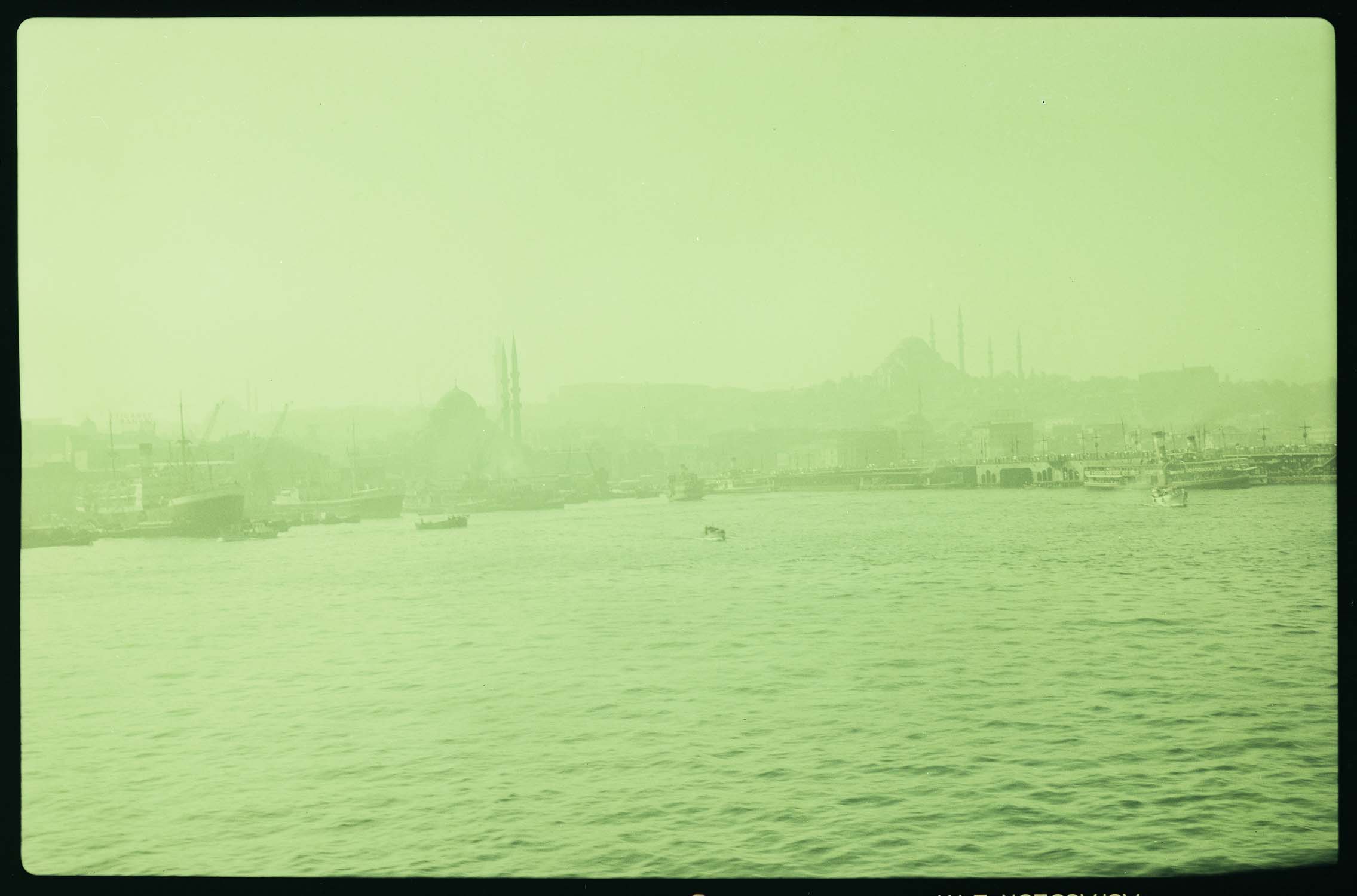 Mosquée Neuve (Yeni Camii), pont de Galata et mosquée Soliman (Suleymaniye Camii) depuis la Corne d’Or